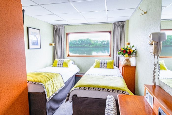 Main Deck 2 Adjustable Twin Beds - Cat. A